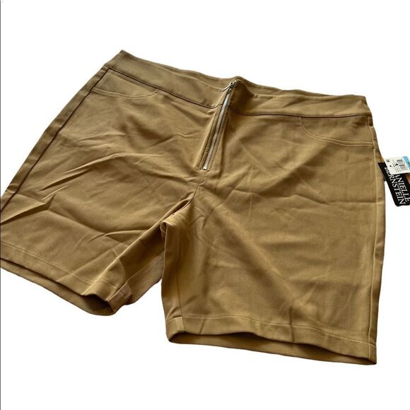 Danielle Bernstein shorts  - Picture 2 of 7